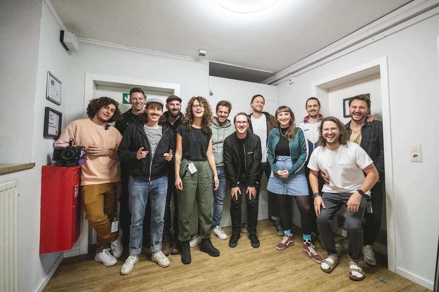 folkshilfe mit Freundinnen und Freunden backstage in München