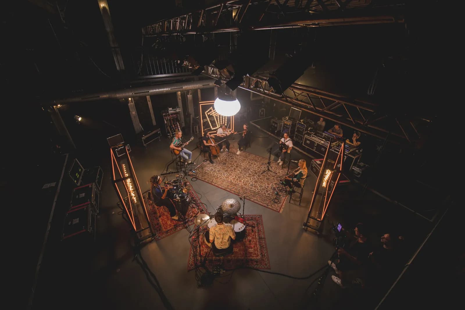 folkshilfe bei einer Live-Session im Studio